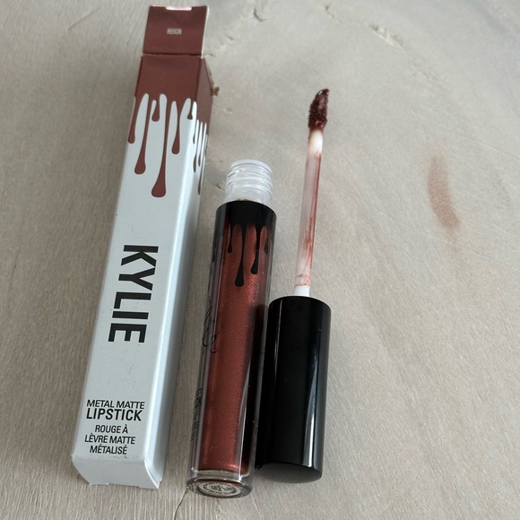 Kylie Metal Matte Lipstick color / REIGN - Picture 2 of 4